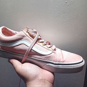Light pink low top Vanz used once